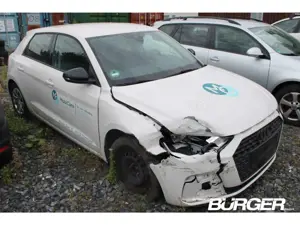 Audi A1 Sportback 30 TFSI beschädigt Digitales Cockpit Tem Bild 2