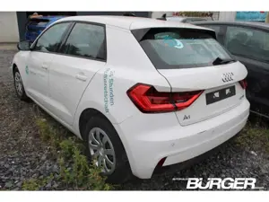 Audi A1 Sportback 30 TFSI beschädigt Digitales Cockpit Tem Bild 3