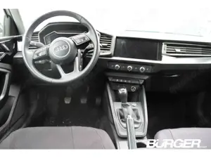 Audi A1 Sportback 30 TFSI beschädigt Digitales Cockpit Tem Bild 5