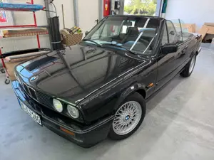 BMW 320 i Cabrio KAT(E30) MotorRevidiert/Leder/SHZ/