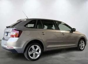 Skoda Rapid/Spaceback Clever AHK Tempomat Apple CarPlay PDC Sitzh. Klima Bild 5