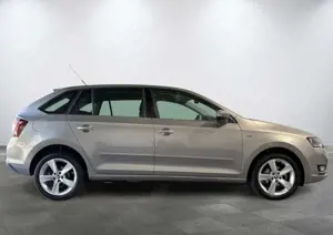 Skoda Rapid/Spaceback Clever AHK Tempomat Apple CarPlay PDC Sitzh. Klima Bild 4