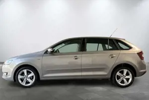 Skoda Rapid/Spaceback Clever AHK Tempomat Apple CarPlay PDC Sitzh. Klima Bild 3