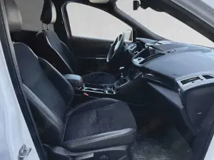 Ford Kuga 1.5 EcoBoost 2x4 ST-Line Bild 3