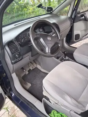 Opel Zafira 1.6 Elegance Bild 4