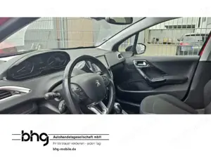 Peugeot 208 PureTech 82 Signature AudioRCC Arkamys Mirro