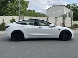 Tesla Model 3 Long Range KW V3 Levelling 2023 carbon Performance Bild 3