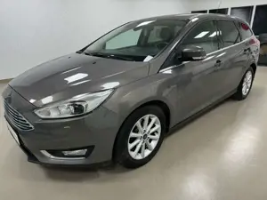 Ford Focus Turnier Titanium*PDC*AC*BIXENON*STZHZ*LMF*