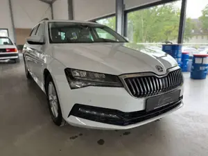 Skoda Superb Combi 2.0 TDI Ambition LED/ACC/SHZ/Navi Bild 2