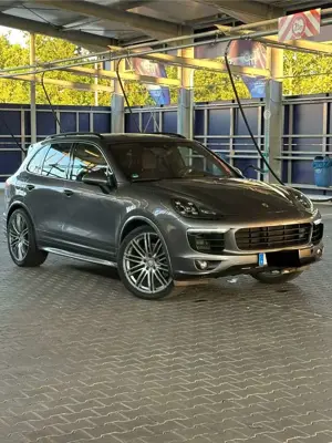 Porsche Cayenne GTS Paket Chrono 22 Zoll Facelift Panorama Kamara
