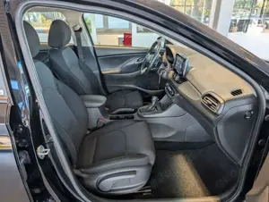Hyundai i30 CRDi Aut*Kamera*CarPlay*Sitzheizung*Tempomat Bild 3
