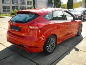 Ford Focus 1.0 ST-Line Sitzheizung! PDC! Bild 4