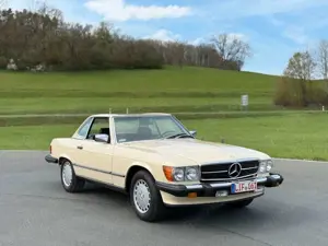Mercedes-Benz SL 560 wenig KM neuwertiger Zustand Bild 2