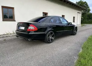 Mercedes-Benz E 500 7G-TRONIC Avantgarde Bild 2