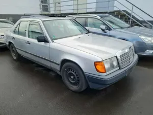 Mercedes-Benz 230 E-AUTOMATIK/SCHIEBEDACH/TÜV