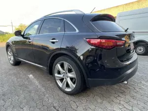 Infiniti QX70 S 3.0 D GT AWD SUV 2.H Voll S-Heft Top Gepflegt Bild 3