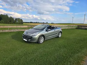 Peugeot 207 207 CC 120 VTiSport Bild 1