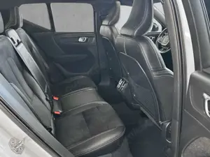 Volvo XC40 R-Design AWD D4 Pano ACC Harman/Kardon Bild 5 Volvo XC40 R-Design AWD D4 Pano ACC Harman/Kardon Bild 5