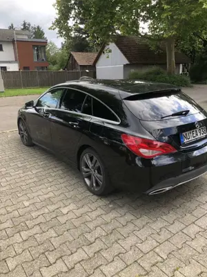 Mercedes-Benz CLA 200 Shooting Brake d 4Matic 7G-DCT