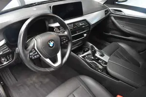 BMW 520 d Touring xDrive*4-ZONEN*KAMERA*LEDER*ACC Bild 2