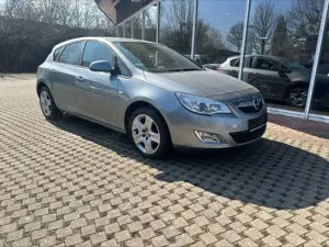 Opel Astra J Lim. 5-trg. Design Edition