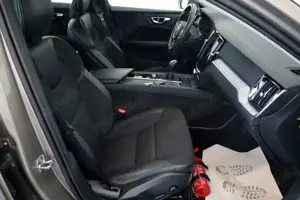 Volvo V60 Kombi Momentum Pro T.Leder,Navi,LED,AppleCar Bild 4