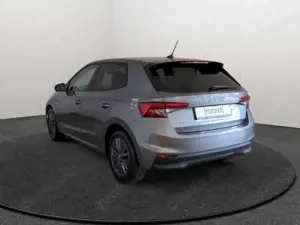 Skoda Fabia 1.0 Tour LED Carplay SHZ GRA PDC vorn  hinten Vor Bild 4