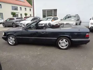 Mercedes-Benz E 220 E-Klasse Bild 3