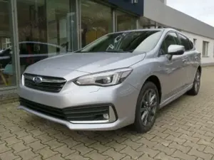 Subaru Impreza 2.0ie Platinum 8-fach bereift Allrad Navi Leder LE Bild 2