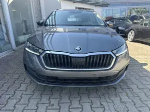 Skoda Octavia Combi 2.0TDI 7-Gang*VC*LED*NAVI*KAMERA Bild 3