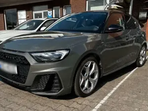 Audi A1 A1 35 TFSI Sportback S tronic S line Bild 2