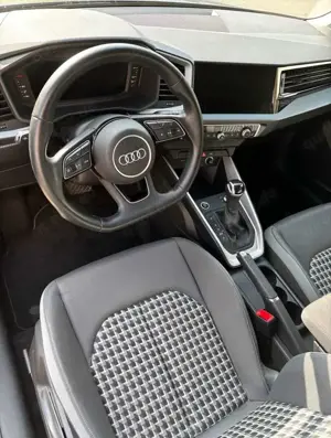 Audi A1 A1 35 TFSI Sportback S tronic S line Bild 3