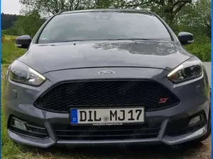 Ford Focus Focus Turnier2.0 EcoBoost ST Leder-Exclusiv-Paket