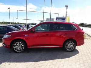 Mitsubishi Outlander PHEV Basis Spirit 4WD Allrad Automatik HU AU Neu Bild 3