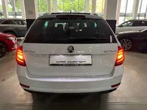 Skoda Octavia STYLE 4X4 PANO NEUER MOTOR / MEGA VOLL Bild 3