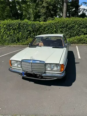 Mercedes-Benz 230