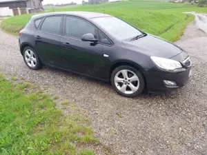 Opel Astra 1.3 CDTI DPF ecoFLEX Design Edition Bild 1
