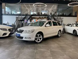Skoda Octavia Combi Elegance DSG *NAVI*XENON*PDC*