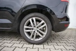 Volkswagen Touran 2.0TDI DSG AHK Navi ACC PDC SHZ 7-Sitzer Bild 3