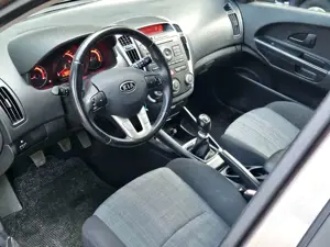 Kia Ceed / cee'd Ceed 1.4 CVVT Vision GuterZustand Klima Bild 3