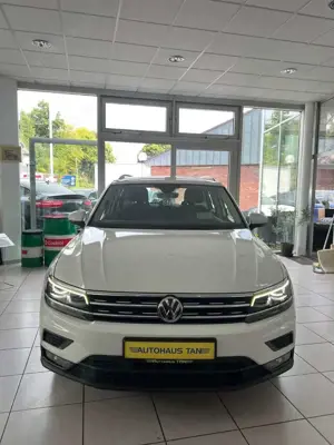 Volkswagen Tiguan Comfortline 2.0TDI *DIGITALTACHO*LED*360° Bild 2