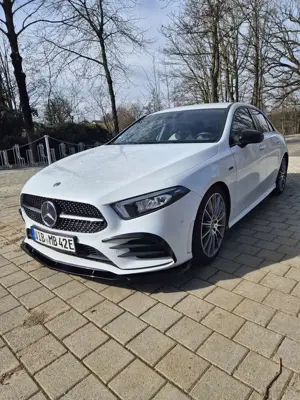 Mercedes-Benz A 250 e 8G-DCT AMG Line