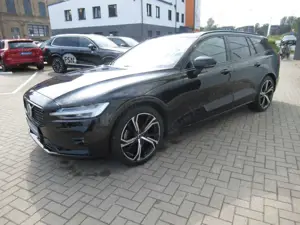 Volvo V60 B4 Benzin Ultra Dark Automatik