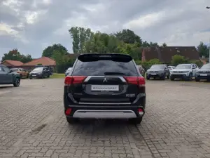 Mitsubishi Outlander PHEV 2.4 MIVEC  TOP Navi+Leder Bild 2