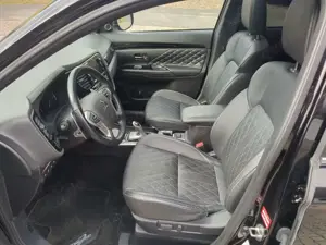 Mitsubishi Outlander PHEV 2.4 MIVEC  TOP Navi+Leder Bild 5