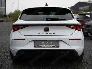 CUPRA Leon 2.0 TSI DSG NAVI PANO BEATS LED SHZ PDC Bild 4