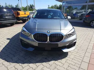 BMW 120 i Advantage LED Navi PDC Sitz/-Lenkradheizung Bild 3