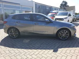 BMW 120 i Advantage LED Navi PDC Sitz/-Lenkradheizung Bild 5