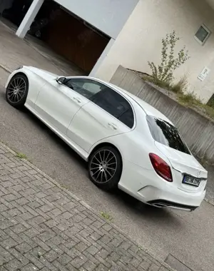 Mercedes-Benz C 200 7G-TRONIC AMG Line Bild 3