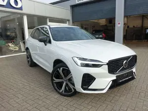 Volvo XC60 Ultra Dark T8 AWD/Massage/360°/BW/Head-UP Bild 5